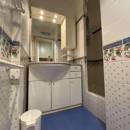 Lumineux A 30m De La Plage, Balcon, Clim, Commerces A Cote - Fr-1-226-444 *