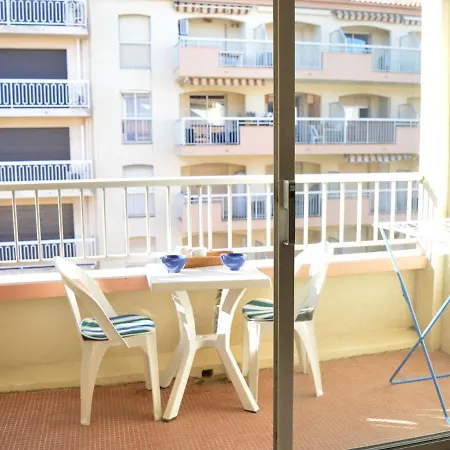Apartman Lumineux A 30m De La Plage, Balcon, Clim, Commerces A Cote - Fr-1-226-444